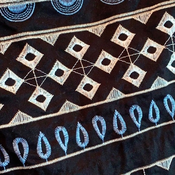 White House Black Market 5” Embroidered Shorts - Picture 6 of 10